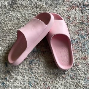 Pink Cloud Foam slides!